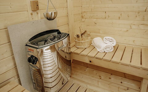 Zirbenhütte: Piscina, Agriturismo, Estate, Villa, Ricorrere, Hacienda, Eco Hotel, Backyard