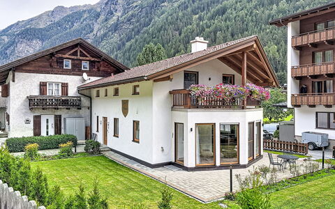 Chalet Jana: Piscina, Agriturismo, Estate, Villa, Ricorrere, Hacienda, Eco Hotel, Backyard