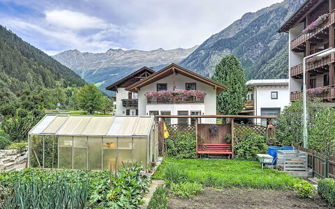 Chalet Jana: Piscina, Agriturismo, Estate, Villa, Ricorrere, Hacienda, Eco Hotel, Backyard
