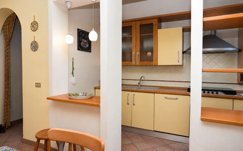 Villa Sandra: Legna, Interior Design, Pavimentazione, Controsoffitto, Mobilia, Pavimento, Cucina, Illuminazione, Camera, Elettrodomestico Da Cucina