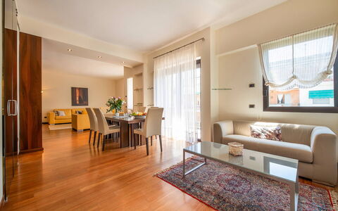 Lory House: Interior Design, Pavimentazione, Mobilia, Pavimento, Soffitto, Legna, Camera, Divano, Pavimento In Legno, Soggiorno