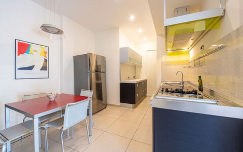 Lory House: Cucina, Pavimentazione, Interior Design, Controsoffitto, Elettrodomestico Da Cucina, Apparecchio Major, Pavimento, Legna, Soffitto, Mobilia