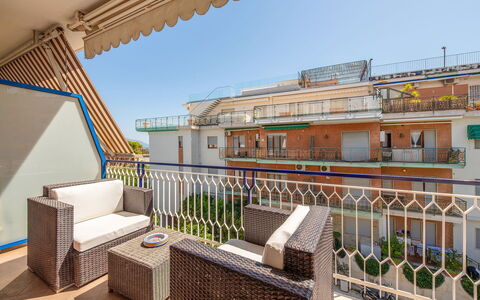 Lory House: Balcone, Urban Design, Appartamento, Corrimano, Colonna, Recinzione, Deck, Pianta Della Casa