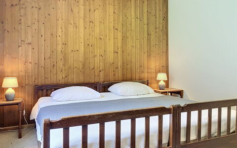 Grand-Pré B: Letto, Mobilia, Camera Da Letto, Interior Design, Bedding, Pavimentazione, Parete, Pavimento, Lenzuolo, Legna