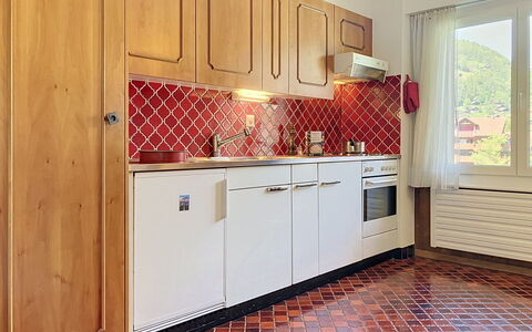 Grand-Pré B: Cucina, Controsoffitto, Pavimentazione, Legna, Interior Design, Elettrodomestico Da Cucina, Cabinetry, Apparecchio Major, Pavimento, Piastrella