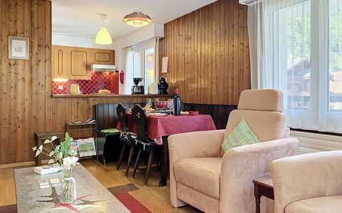Grand-Pré B: Mobilia, Interior Design, Legna, Soffitto, Divano, Pavimentazione, Camera, Pavimento, Soggiorno, Illuminazione