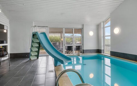 Nandolf - 200M to the Fjord: Pavimentazione, Interior Design, Pavimento, Soffitto, Piscina, Ricorrere, Design, Hotel, Latifoglie, Piastrella
