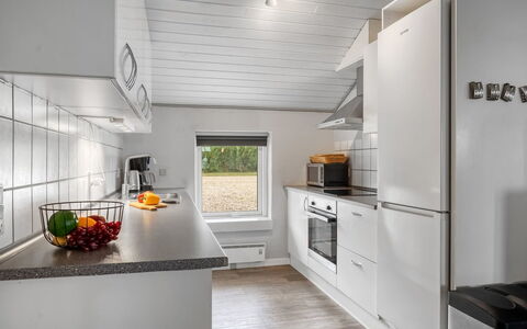 Nandolf - 200M to the Fjord: Cucina, Legna, Soffitto, Interior Design, Controsoffitto, Apparecchio Major, Elettrodomestico Da Cucina, Pavimentazione, Camera, Pavimento