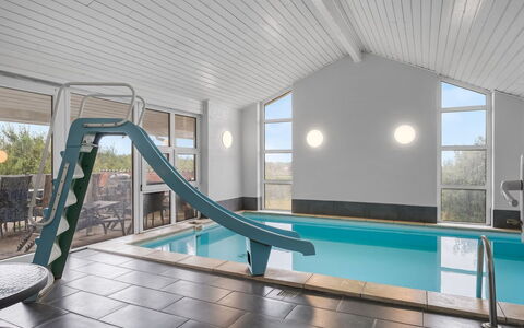 Nandolf - 200M to the Fjord: Pavimentazione, Pavimento, Piscina, Soffitto, Ricorrere, Design, Hotel, Piastrella, Eco Hotel, Centro Ricreativo