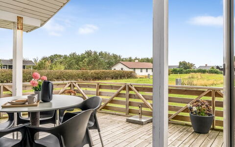 Clarice - 250M to the Fjord: Legna, Portico, Mobilia, Lotto, Casa, Sedia, Deck, Porta, Latifoglie, Balcone
