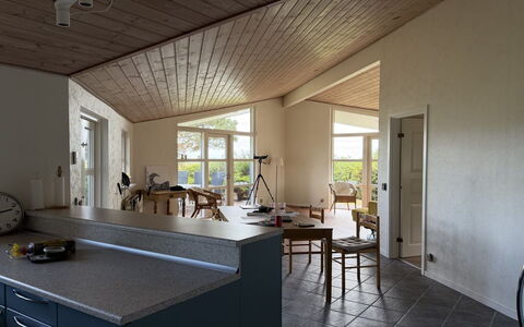 Heilo - from the Sea: Mobilia, Interior Design, Pavimentazione, Legna, Soffitto, Pavimento, Lampada, Sedia, Illuminazione, Cucina & Sala Da Pranzo Tavolo