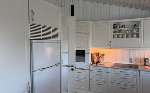 Grith - 740M to the Fjord: Elettrodomestico Da Cucina, Cucina, Legna, Pavimentazione, Apparecchio Major, Cabinetry, Elettrodomestico, Pavimento, Interior Design, Credenza