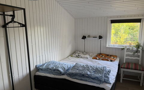 Grith - 740M to the Fjord: Legna, Camera Da Letto, Pavimentazione, Pavimento, Interior Design, Lenzuolo, Bedding, Letto, Mobilia, Telaio Del Letto