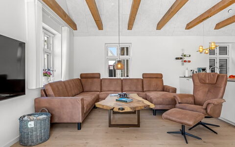 Judyta - 500M from the Sea: Mobilia, Casa, Latifoglie, Color Legno, Soggiorno, Materiali Naturali, Sedia, Design, Pavimento In Legno