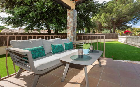Marsa: Vegetazione, Arbusto, Primavera, Villetta, Giardino, Shade, Backyard, Cortile, Sedia
