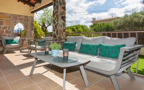 Marsa: Vegetazione, Arbusto, Primavera, Villetta, Giardino, Shade, Backyard, Cortile, Sedia
