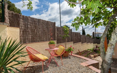 Marsa: Vegetazione, Arbusto, Primavera, Villetta, Giardino, Shade, Backyard, Cortile, Sedia