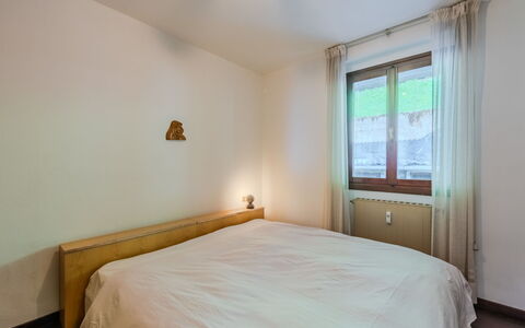 Nido del Brenta: Letto, Camera Da Letto, Parete, Interior Design, Legna, Pavimentazione, Lenzuolo, Soffitto, Bedding, Pavimento
