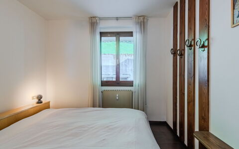 Nido del Brenta: Camera Da Letto, Letto, Parete, Legna, Interior Design, Bedding, Pavimentazione, Pavimento, Lenzuolo, Soffitto