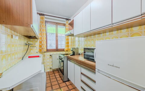 Nido del Brenta: Cucina, Pavimentazione, Apparecchio Major, Interior Design, Pavimento, Elettrodomestico Da Cucina, Controsoffitto, Soffitto, Camera, Piastrella