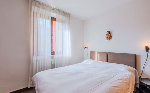 Nido del Brenta: Letto, Interior Design, Camera Da Letto, Mobilia, Parete, Legna, Pavimentazione, Lenzuolo, Pavimento, Bedding