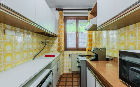 Nido del Brenta: Apparecchio Major, Pavimentazione, Interior Design, Giallo, Cucina, Pavimento, Soffitto, Elettrodomestico Da Cucina, Controsoffitto, Illuminazione
