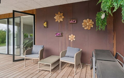 Ragmar - 525M from the Sea: Pavimento, Soffitto, Piscina, Ricorrere, Design, Sedia, Illuminazione Diurna, Hotel, Villa, Attico
