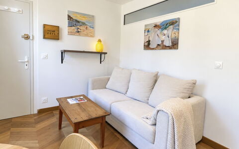 Le Petit Trouville: Tetto, Casa, Zona Residenziale, Casa, Estate, Villetta, Design