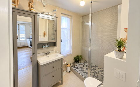 Le Petit Trouville: Tetto, Casa, Zona Residenziale, Casa, Estate, Villetta, Design
