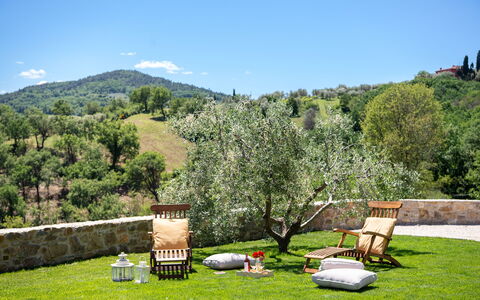Villa Casabada: Mobilia, Mobili Da Esterno, Giardino, Sedia, Prato, Tavolo Esterno, Shade, Landscaping, Backyard, Cortile