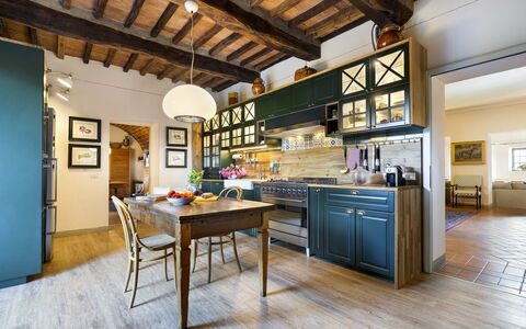 Villa Bellaria, Private Pool, Bolgheri: Mobilia, Interior Design, Cucina, Pavimentazione, Sedia, Controsoffitto, Cabinetry, Tavolo, Legna, Pavimento