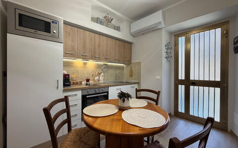 Casa di Mario: Mobilia, Interior Design, Pavimentazione, Legna, Pavimento, Soffitto, Camera, Apparecchio Major, Elettrodomestico Da Cucina, Cucina