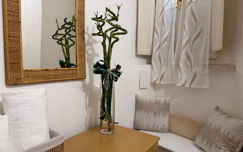 Casa di Mario: Interior Design, Illuminazione, Casa, Camera, Mobilia, Pavimento, Biancheria, Vaso Di Fiori, Cornice, Materiali Naturali