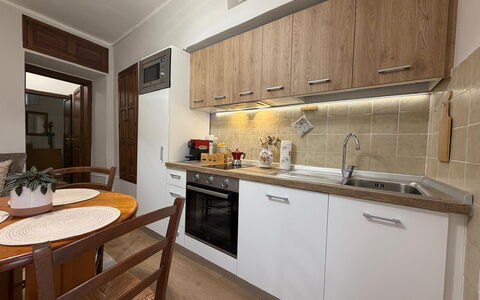 Casa di Mario: Controsoffitto, Elettrodomestico Da Cucina, Apparecchio Major, Cucina, Interior Design, Mobilia, Pavimentazione, Legna, Cabinetry, Pavimento