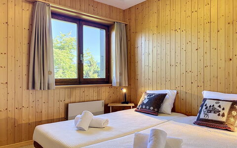 Les Naines Brunes: Legna, Interior Design, Camera Da Letto, Letto, Mobilia, Pavimento, Pavimentazione, Camera, Color Legno, Latifoglie