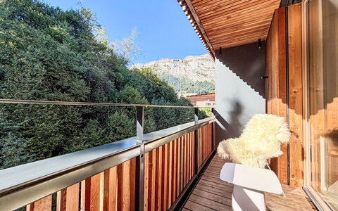 Selva 42: Legna, Balcone, Color Legno, Latifoglie, Eco Hotel, Plank, Compensato, Illuminazione Diurna, Portico, Paesino Di Montagna
