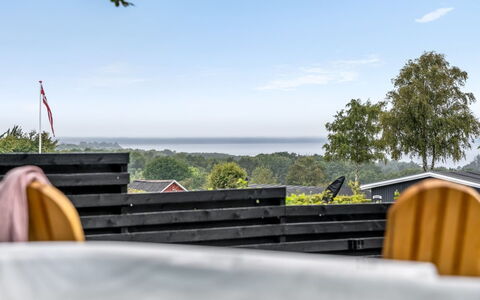 Thorine - 800M from the Sea: Shade, Mobili Da Esterno, Deck, Sedia, Latifoglie, Eco Hotel, Cumulo, Plank, Balcone, Le Scale