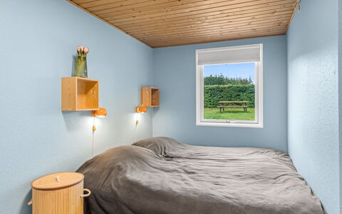 Thorine - 800M from the Sea: Parete, Camera Da Letto, Legna, Interior Design, Soffitto, Letto, Lenzuolo, Pavimento, Bedding, Pavimentazione