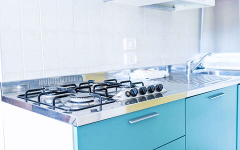 Peschiera del Garda 689: Blu, Apparecchio Major, Cucina, Cucina Stufa, Elettrodomestico Da Cucina, Stufa, Cabinetry, Stufa A Gas, Controsoffitto, Pavimentazione