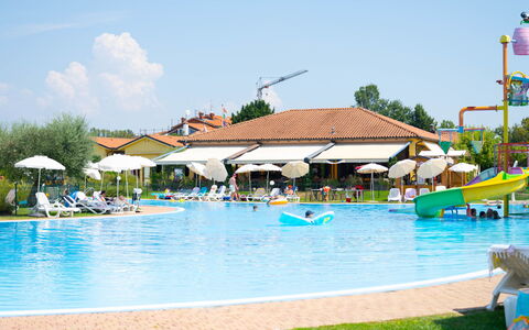 Peschiera del Garda 689: Piscina, Ricorrere, Ricreazione, Tempo Libero, Mobili Da Esterno, Ombrello, Eco Hotel, Vacanza, Lettino