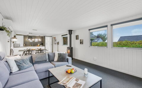 Hubert - 450M to the Fjord: Interior Design, Pavimentazione, Legna, Soffitto, Pavimento, Mobilia, Divano, Casa, Soggiorno, Camera