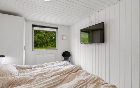 Hubert - 450M to the Fjord: Parete, Legna, Camera Da Letto, Soffitto, Interior Design, Pavimento, Pavimentazione, Lenzuolo, Letto, Bedding
