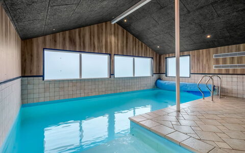 Nahuel - 300M to the Fjord: Soffitto, Legna, Pavimentazione, Interior Design, Pavimento, Illuminazione, Piscina, Lampada, Ricorrere, Latifoglie