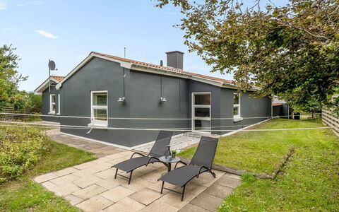 Helemine - 800M from the Sea: Casa, Casa, Villetta, Estate, Prato, Giardino, Landscaping, Cortile, Shade, Backyard