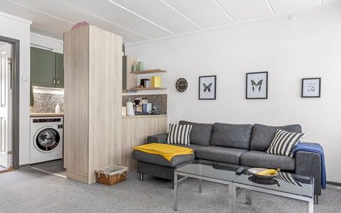 Maureen - 150M from the Sea: Mobilia, Interior Design, Pavimentazione, Pavimento, Legna, Soffitto, Divano, Camera, Appartamento, Soggiorno