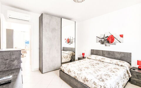 Tra Mare e Campagna: Mobilia, Letto, Camera Da Letto, Interior Design, Pavimento, Pavimentazione, Parete, Lenzuolo, Bedding, Camera