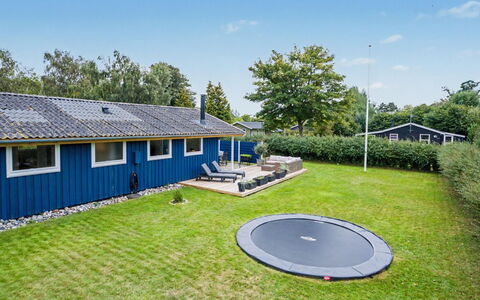 Trineke - 400M from the Sea