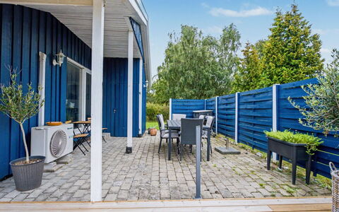 Trineke - 400M from the Sea