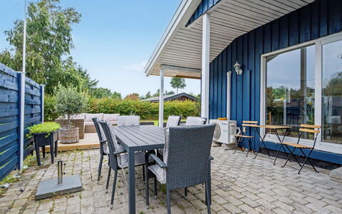 Trineke - 400M from the Sea