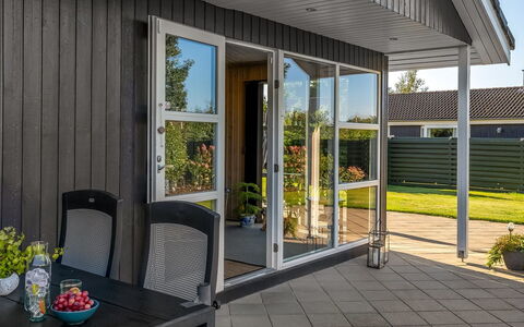 Fabian - 300M from the Sea: Legna, Mobilia, Appartamento, Camera, Soffitto, Color Legno, Sedia, Latifoglie, Vernice, Legname